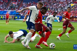  特里皮尔精准任意球绝杀伯恩茅斯  