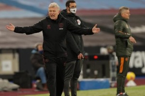  昂热主帅炮轰裁判遭禁赛处罚  