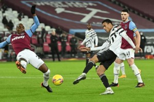  曼联逆转绝杀西汉姆，拉什福德补时世界波定乾坤  