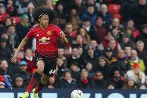  沃尔夫斯堡边路传中制胜斩获关键三分